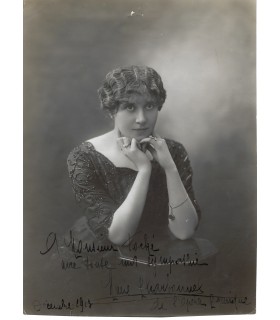 CHARBONNEL Marie, artiste lyrique. Photographie dédicacée et signée (E 10183)