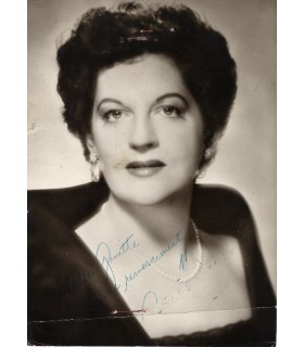 VARNAY Astrid, cantatrice. Photographie avec dédicace Autographe (G 6062)